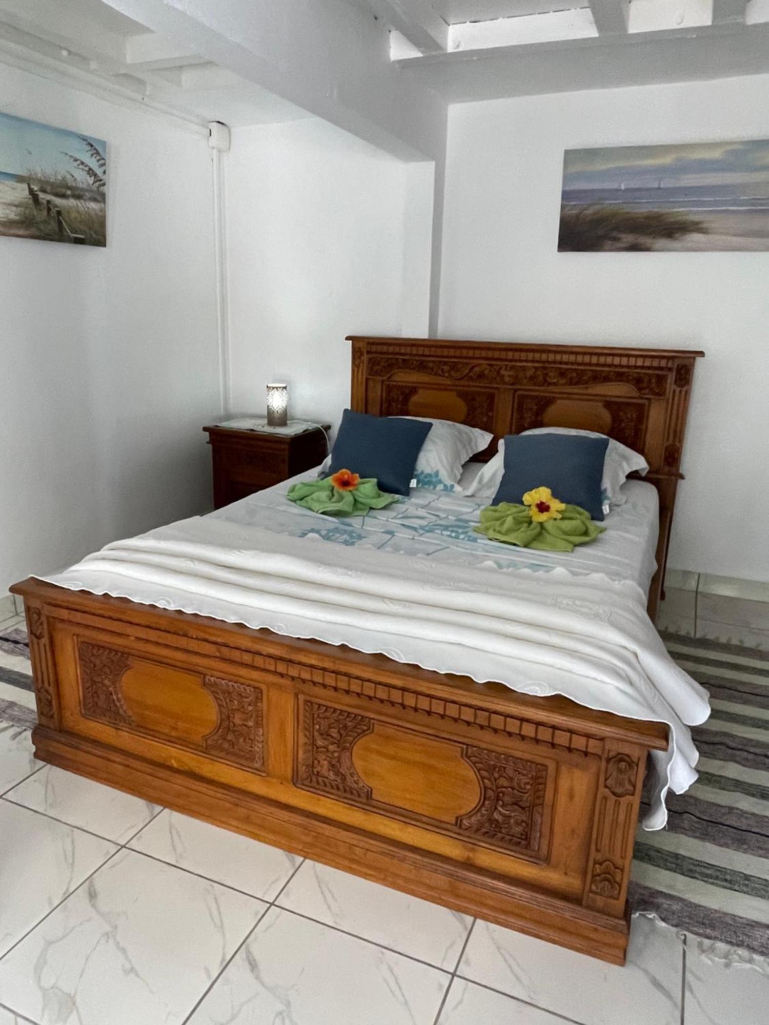 サン・ジョゼフ Adenora Bed & Breakfast エクステリア 写真